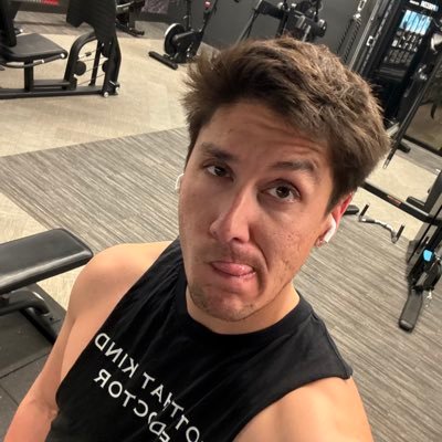 meeebrady's profile picture. Vaguely iconic • Aspiring literate • he/him