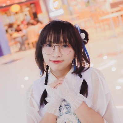 Typical start up girly with idol hobby💫🍊 @officialnaira_