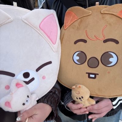 お取引垢(交換・買取・共同購入) 社会人(18) お取引件数600件↑ 姉分で🐿🐶も求めております。 お別れはブロ解にてお願いいたします。
