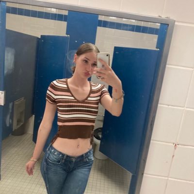 1n1ov3's profile picture. 