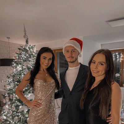 MariyahGcxnj's profile picture. The worst way to miss someone is to be sitting right beside them knowing you can’t have them。