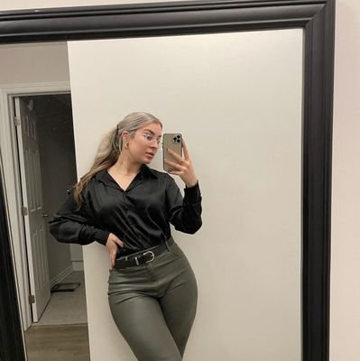 Elisarose359919's profile picture. 