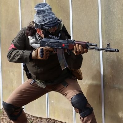 月1ぐらいでどこかに参戦してます。銃の知識無し / 装備のこだわり無し / カスタムの技術無し / 雰囲気と勢いだけで鉄砲撃って楽しんでます。