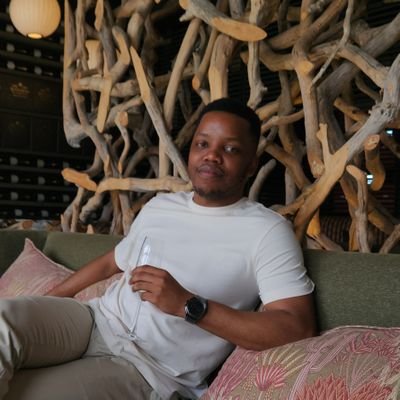 Bonga_Dev's profile picture. Simply living⛺                                                                
Everything Tech & Economics🔫💻