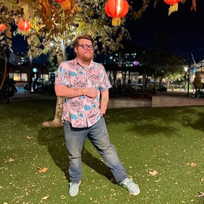 new x account. 24/7 hedonist. entertainment biz. burlesque/theatre emcee. bit of a daddy. poly/enm safe space 🏳️🌈 here for fun, so let’s get down to it.