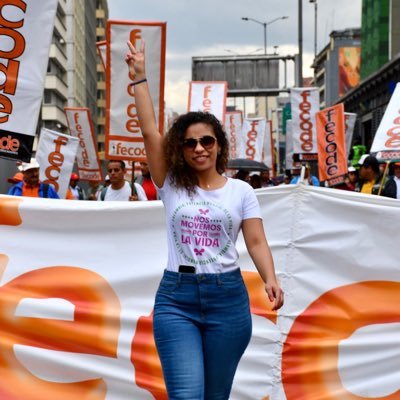 Santandereana de raíces vallenatas. Abogada, especialista y candidata a Magister en Derecho Administrativo. Docente universitaria.