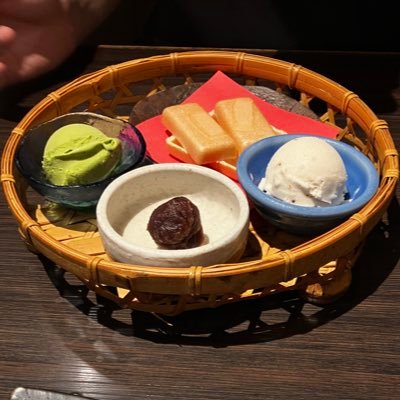 applepieoneer's profile picture. 18↑