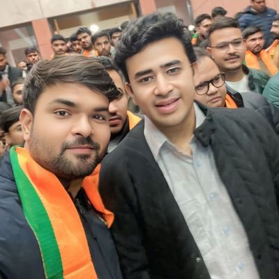 Deepaks53682367's profile picture. समाजिक कार्यकर्ता, (भाजपा युवा नेता)
politician)

वो लूट रहे हैं सपनो को

मैं चैन से कैसे सो जाऊ

वो बेच रहे हैं भारत को

मैं खामोश कैसे हो जाऊ

~  नरेंद्र मोदी