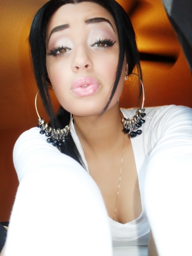 I want to be famous so follow me. Mention for a follow back. #TeamBeautiful Follow my twife @rastafari_ kyese#TPRM