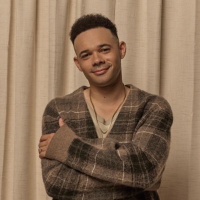 Believer. Husband to Lorna. Father to Kanaan, Lawson, Navy, and Banner. Cultural architect. Recording artist @capitolmusic x @capitolcmg. Text me: 713.322.6723