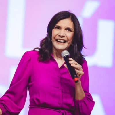 Bispa da Sara Nossa Terra. Fundadora do Arena Jovem. Psicóloga, Escritora, Conferencista! Esposa, Mãe e Avó apaixonada!
