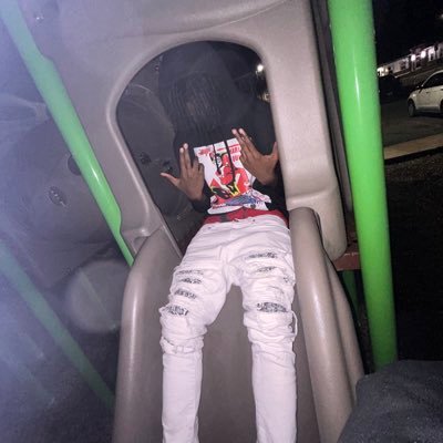 Moven_'s profile picture. Well I’m a gamer who’s good at sports