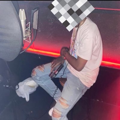 LiveLifeFrass_'s profile picture. No we not linking up, I only exist online.