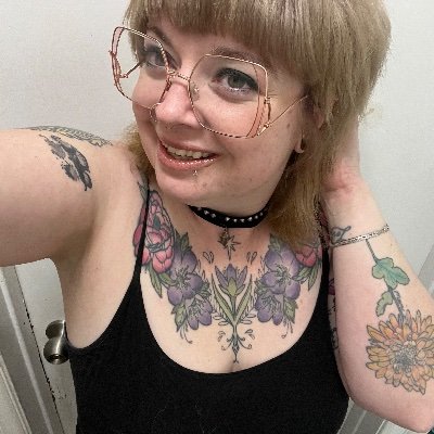 sxmxnthx89's profile picture. mom to zoe 👧🏻 love music 🎶
3 doggos 🐾 brockli 02-12-22 🖤