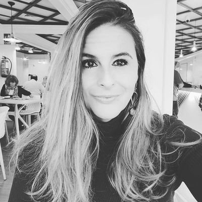 plutarquea's profile picture. Profesora de Latín y Griego. Disléxica, escritora y divulgadora. Colaboro en Zenda. Trabajo más que duermo. 
Mi primera novela #hijasdeilión