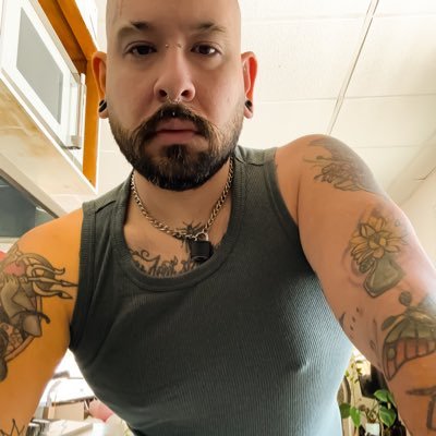 Bear-ish bearded tattooed dude from La Isla del Encanto.