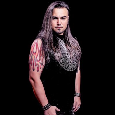 SINGER, PRODUCER WRITER, DIRECTOR. Vocalist for the bands NOTURNALL, READY TO BE HATED, KARMA, ARENA and EX-SHAMAN. Studio FUSÃO VM&T Owner
