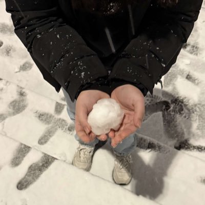 hn375_'s profile picture. 