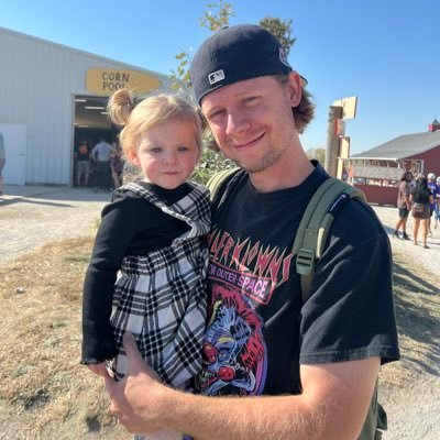 pnewbyart's profile picture. 