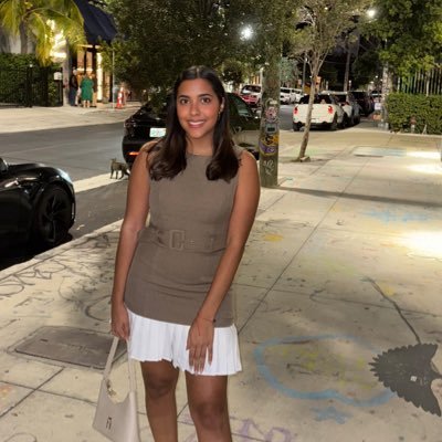former sports producer 🔜 HR professional ✻ @UFsportsmedia alumna ✻ @fiu alumna ✻ Former: @marlins, @7sportsxtra, @GatorvisionTV , @espngainesville