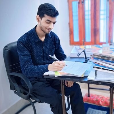 हम चाकर रघुवीर के, पट्यौ लिख्यौ दरबार। अब तुलसी का होहिंगे नर के मनसबदार॥🌍📚 अदब घर से मिला, बेअदबी ज़माने से।