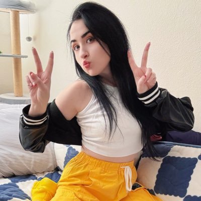 Creator, storyteller, D&D enthusiast, model, cosplayer & lifelong book addict! DM for business inquiries. Support the adventure w/ Ko-Fi! ⬇️