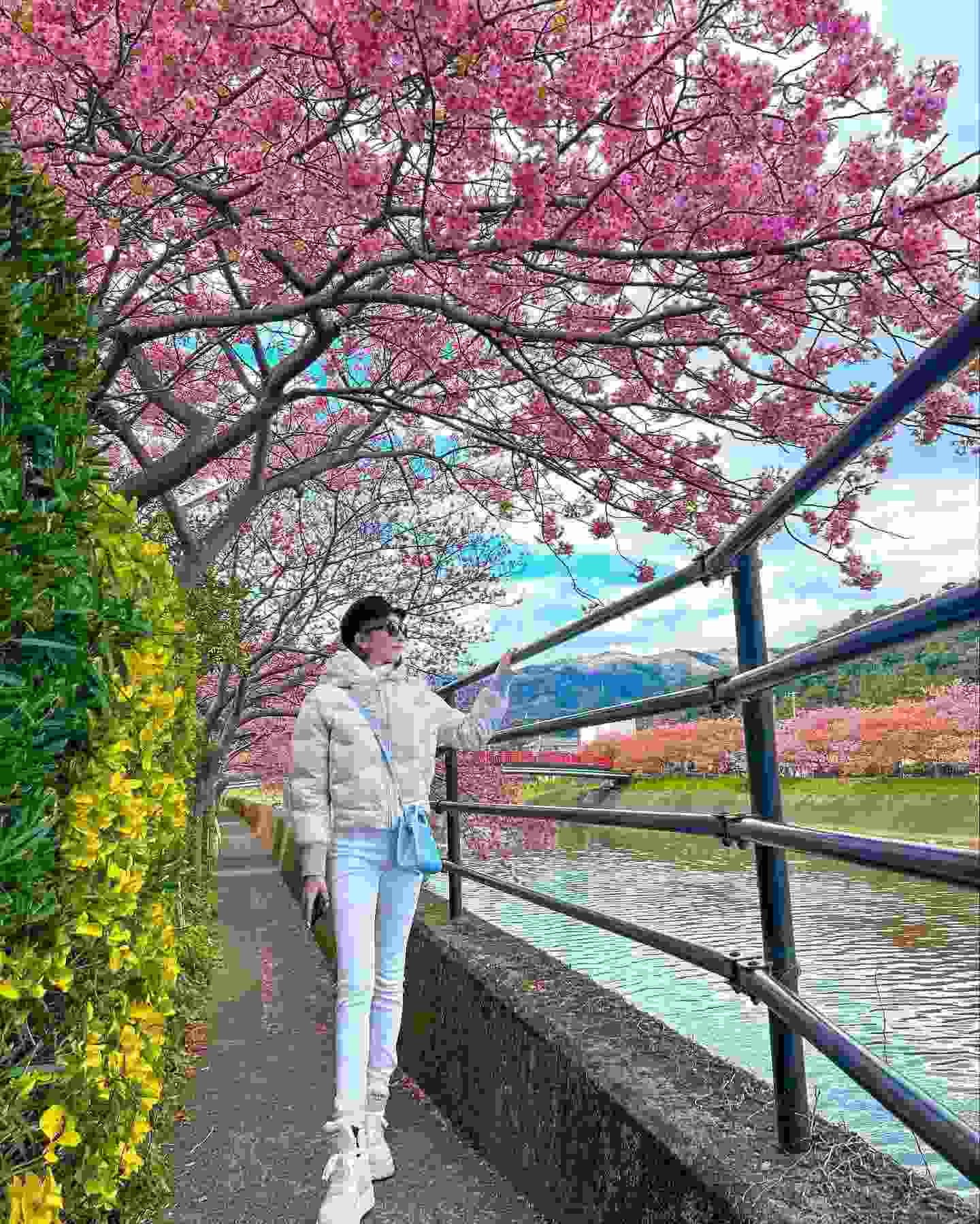 どこ にいても、私はずっと信じています。心から誠実な人と一緒にいることが、人生に意味を与えてくれると。未来には、率直で優しい人がそばにいて、安心と静けさをくれることを願っています
その正しい人が、どこかの温かな瞬間に現れると信じています…🌟