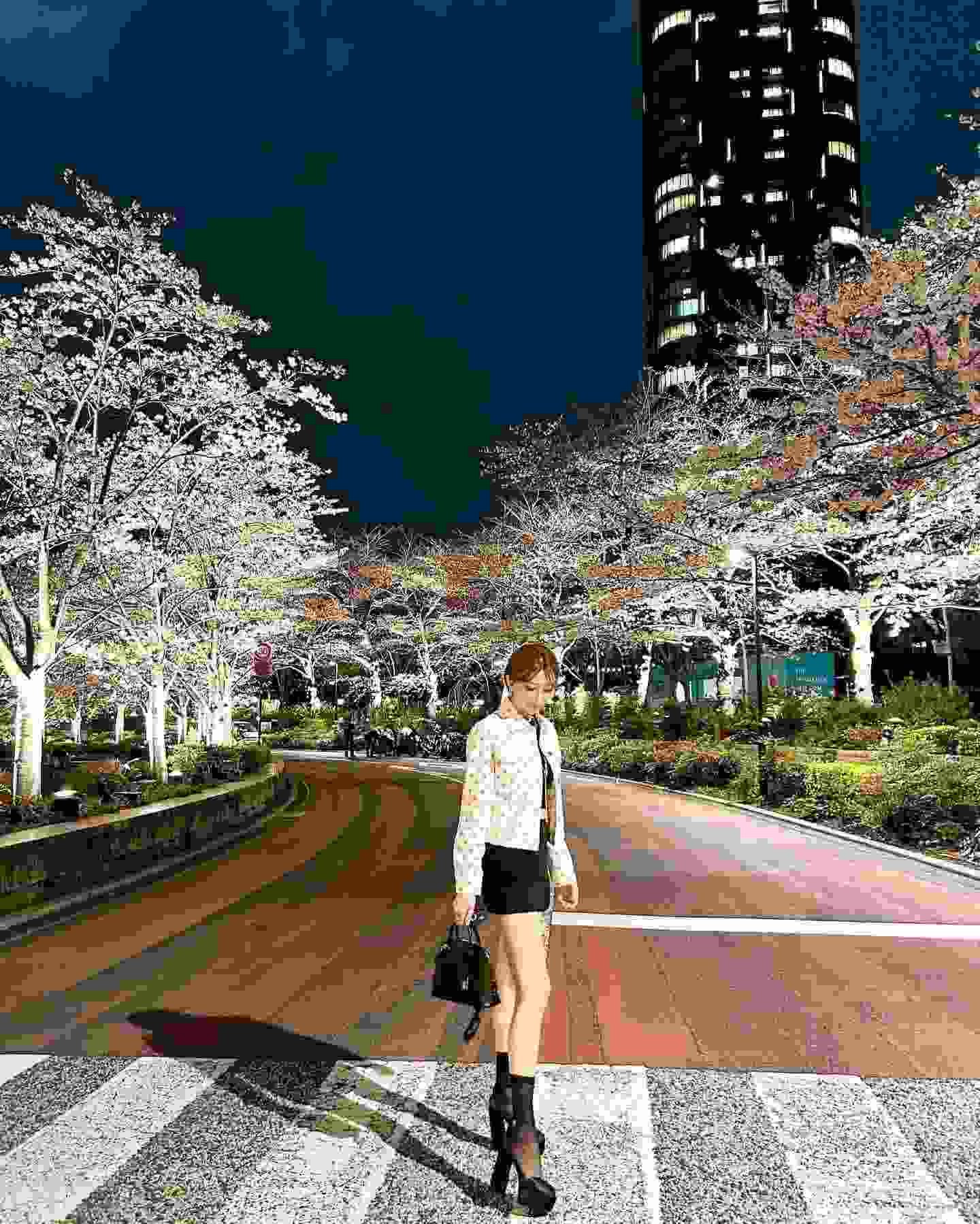 Laura8239875631's profile picture. どこにいても、私はずっと信じています。心から誠実な人と一緒にいることが、人生に意味を与えて くれると。未来には、率直で優しい人がそばにいて、安心と静けさをくれることを願っています

その正しい人が、どこかの温かな瞬間に現れると信じていま す…🌟