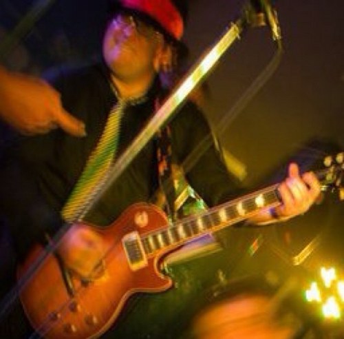 GitarrAnders's profile picture. Lirar gitarr i Coverbandet Laputa live från Laholm.