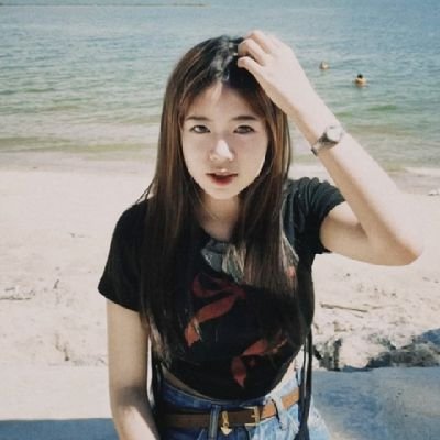 gwbabbb's profile picture. I go on twitter talk to myself then leave