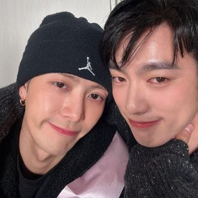 เมน @JacksonWang852 🐢
เหนือเมน @JINYOUNG 🍑
แต่ก็รักหมดทั้ง7คน GOT7FOREVER
รีวิวแจกกิจ Give Away : #รีวิวของพัคน้ำหวัง
My photos : #พัคน้ำหวังsnap