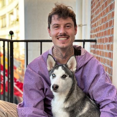 Es toneismyname. El puto Bobi. La vida es sonreír.
Contacto o sin él: stoneismyname@bigcreators.es
