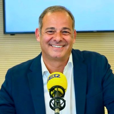 Presentador de “Hoy por Hoy La Portada”, Radio Club Tenerife (Cadena Ser). De L a V, de 7am a 11.20am
