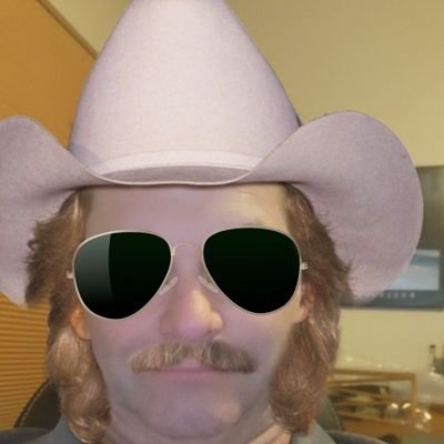 Traviesoseso1's profile picture. Burning out and fading away concurrently.