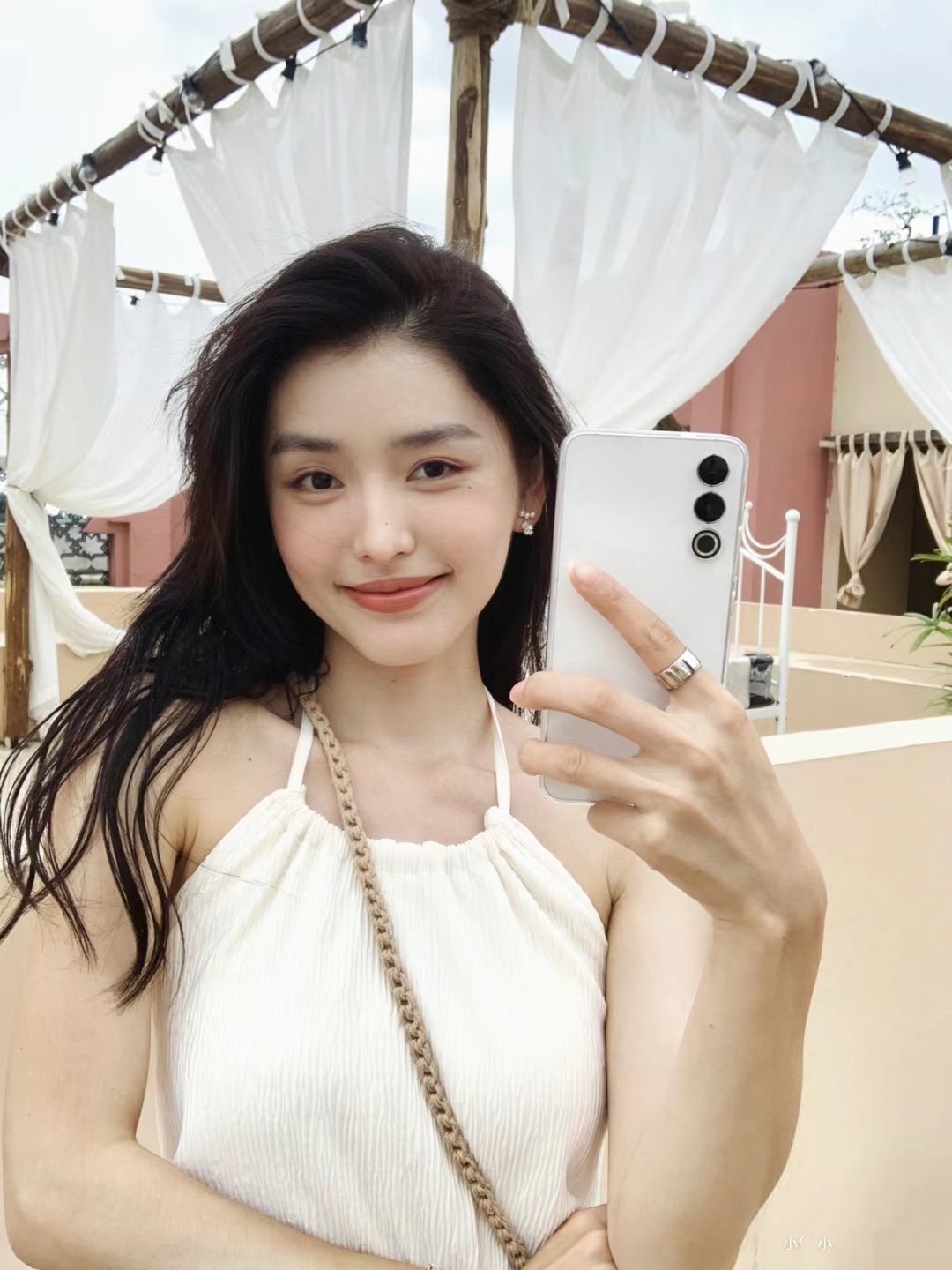 HenrisTay's profile picture. 爱情是相互的你站着她跪着她负责喝你负责喂皆大欢喜  微信https://t.co/cQbiBtA43W