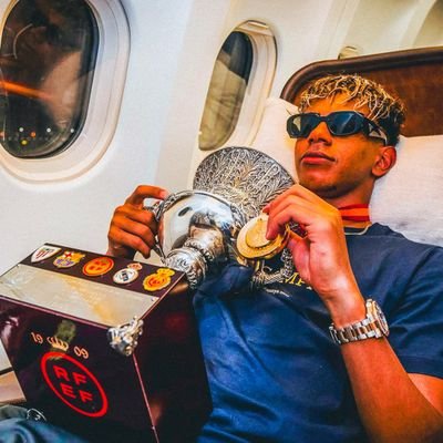 Le succès n'est pas final, l'échec n'est pas fatal. C'est le courage de continuer qui compte . Patriote 🇸🇳//Talibé Sonko // Barça-Man united 💙❤️🤍 my life📌