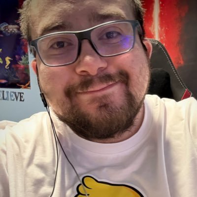 🦈 Content Creator slowly flailing through the seas. Going to College for I.T.