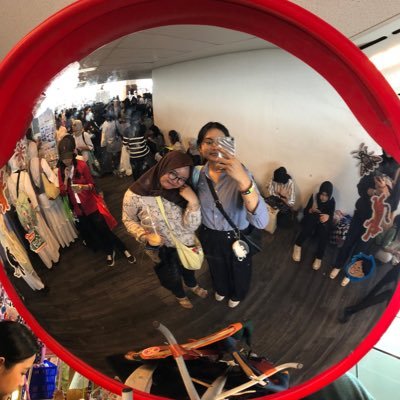 ˗ˏˋ I tweet my thoughts, but they’re mostly about movie and music ˎˊ˗ 1/2 of @muvintalk ☆ ◡̈ also on @enamkuemerah