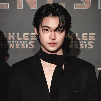 YW112001's profile picture. YW--