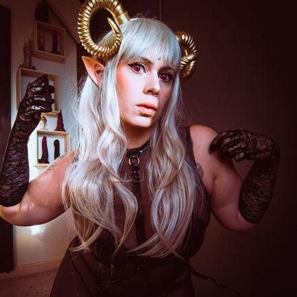 🌟Si je pouvais, je passerais mon temps a lire des mangas, regarder des animés.⭐
Viens découvrir mon univers Fantasy ⬇️⬇️⬇️