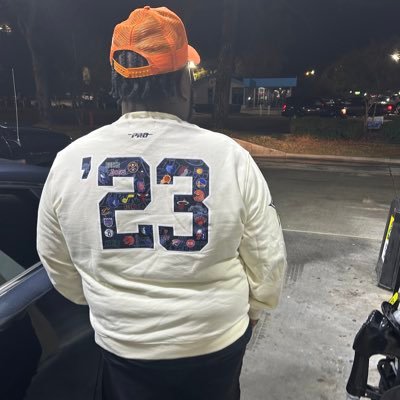 KSJ_Dari's profile picture. 