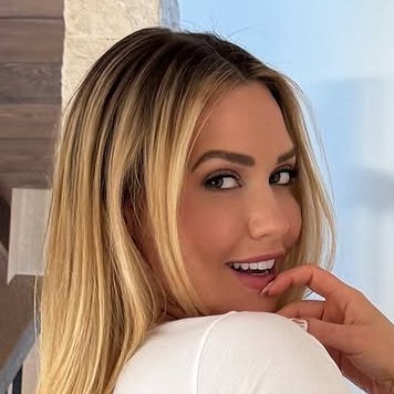 MILFLiterature's profile picture. Female writer🏳️‍⚧️/18+/RP/Not Mia Malkova/Parody account/MILF/Professor/Loved by her students/Happily Married to Lewis/⚠️Heavy Taboo & Dark Themes⚠️/