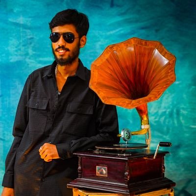 வாழ்க்கையோடு போராடினால் தான்
மனிதன் வரலாறு படைக்க முடியும்...