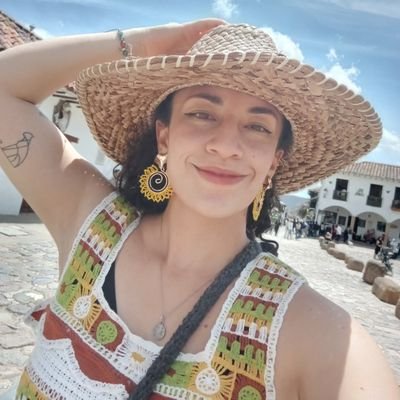 Un ser encarnado en humana. Elegida como Trabajadora Social y Psicopedagoga. Estudiante en busca de la maestría de la vida ✡️✝️🕎🕉️☯️⚛️