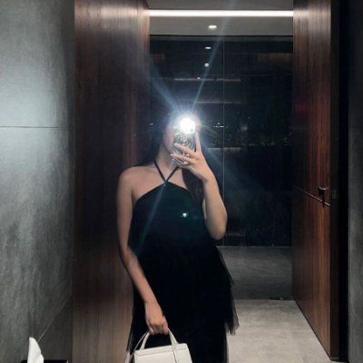 ThelenaReid's profile picture. 💫 Serving Memes | Positivity | News | Motivation & All the Vibes! 🎭✨