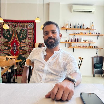 RishabhBarua's profile picture. Professional software engineer. Expert generalist. Polymath. Amateur narcissist.