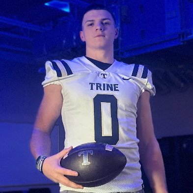 Griffith High School ‘25 | 6’0 ft 210lbs GPA 2.8 📚| 🏈TE/H/ OLB | email: ndavenport555@gmail.com | 📲 (219)-669-8862 | Head Coach- Phil Mason (219)-313-5493