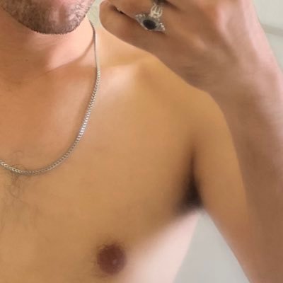 21 Silly gay boy starting my account ;) 18+ dm for custom content