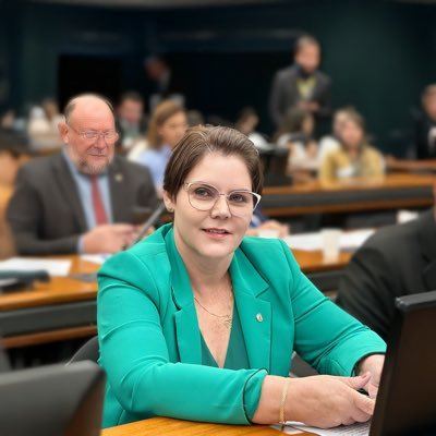 A Federal de MT, Vice-Líder do PL, 1° Mulher a liderar a bancada do MT. 🙏🏼Cristã, mãe e avó.
