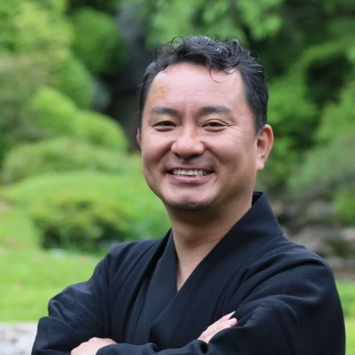 羽場洋介|創業350年 京都・玉乃光酒造 代表取締役社長 第14代蔵元|神戸の居酒屋グループ㈱ワールド・ワン取締役|日本酒で日本の価値を世界に届ける|異業種から伝統産業の経営に挑戦|経歴:公認会計士→飲食業→日本酒蔵元|酒蔵経営を赤裸々に発信|実はお酒が弱いのが悩み